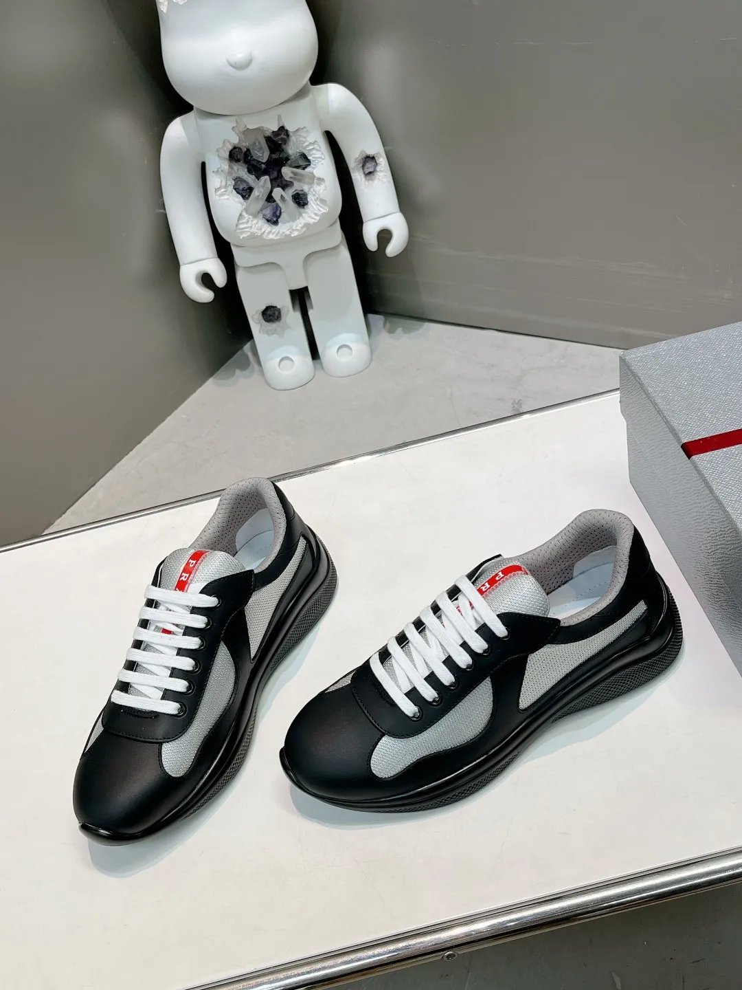 P680👟👟 Prada soft rubber and Bike fabric sports America’sCuP sneakers with Prada style have been redesigned, new fabrics and colors inject a new contemporary spirit into them. Size / 35-44 45 46 can be customized and non-returnable.
